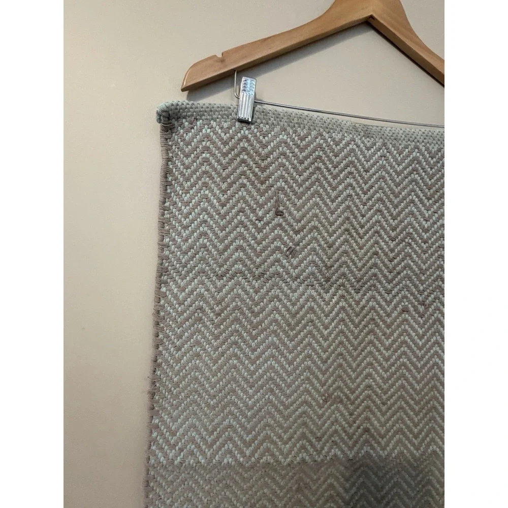 Room Essentials Blue Chevron Pattern Woven Accent Rug White 32.5x19in